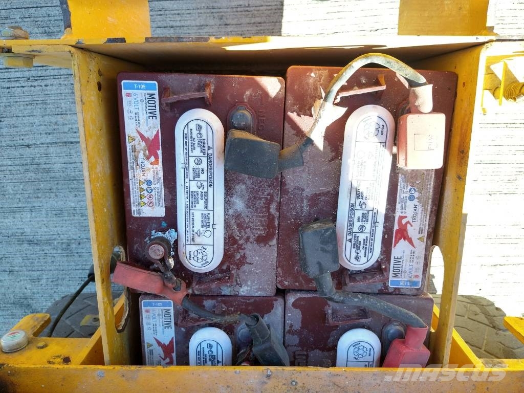 Haulotte Compact 8 (245) Scheren-Arbeitsbühnen