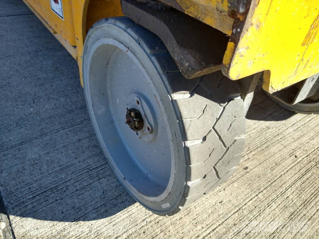 Haulotte Compact 8 (245) Scheren-Arbeitsbühnen