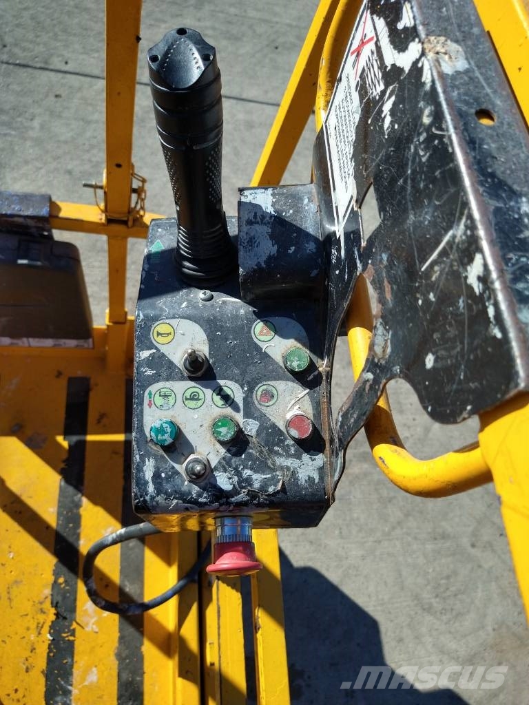 Haulotte Compact 8 (245) Scheren-Arbeitsbühnen