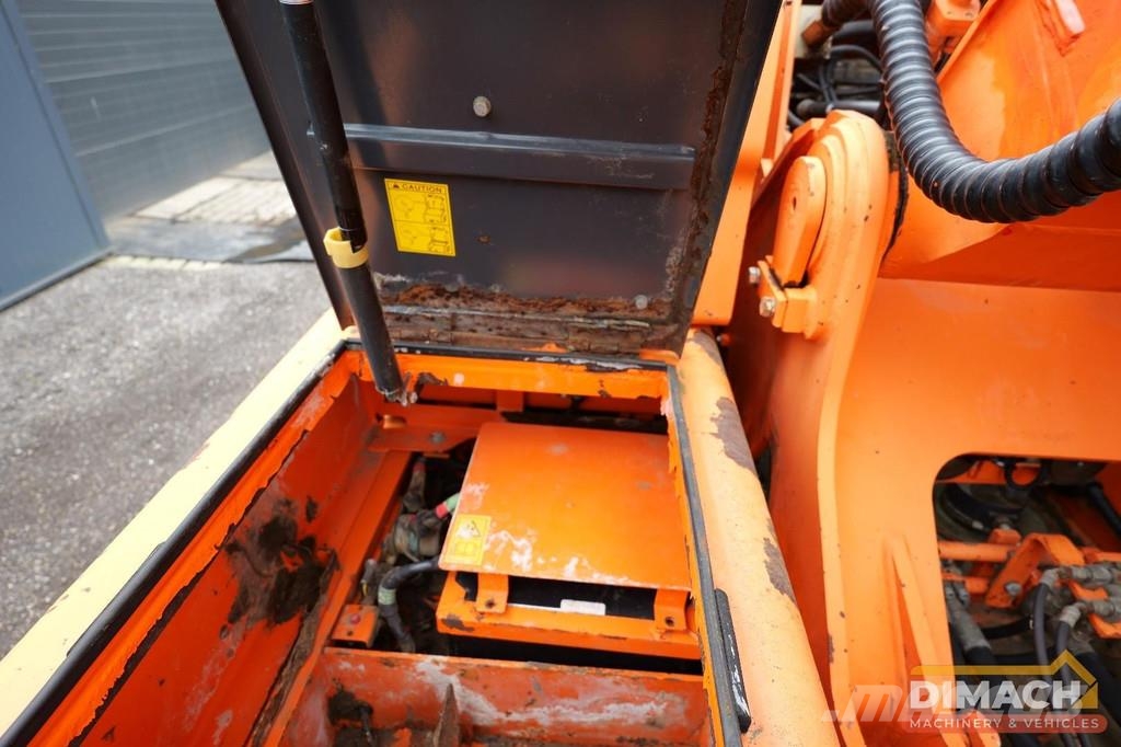 Doosan DX 180 LC Doosan 6-cylinder - mono boom - air cond Excavatoare speciale