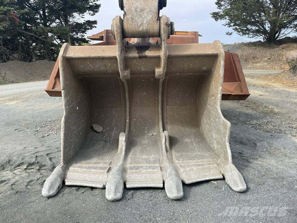 Komatsu PC700LC-11 Escavadeiras de esteiras