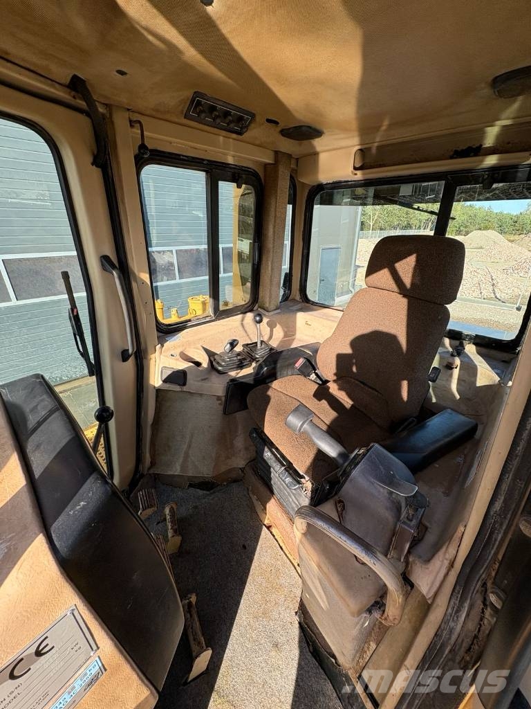 CAT D 6 R XL Pásové dozéry