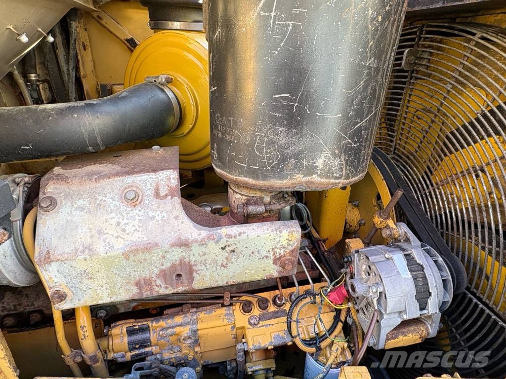 CAT D 6 R XL Pásové dozéry