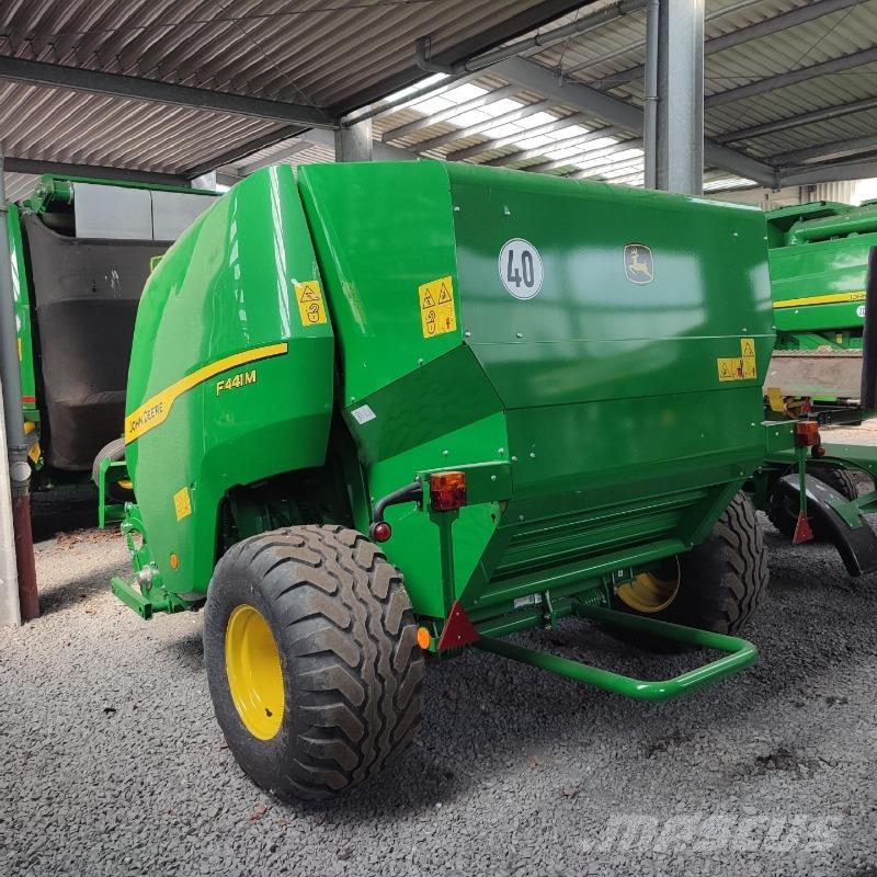 John Deere F441M Lis na válcové balíky