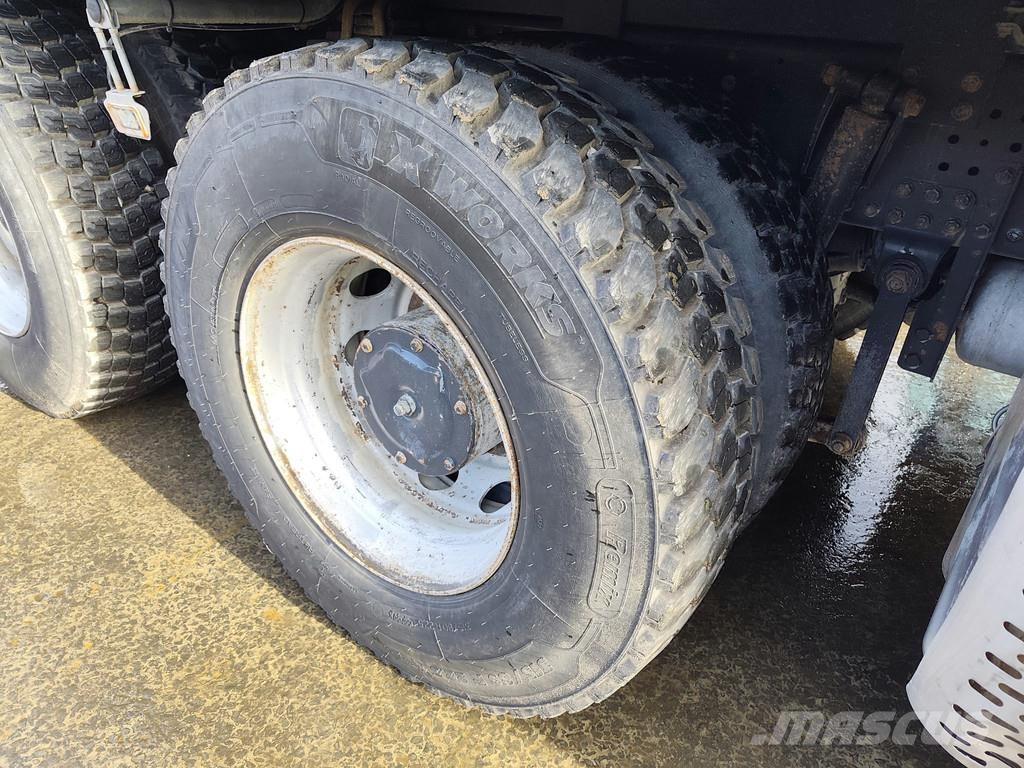 Iveco Trakker 500 8x4 kipper AD410T . Camion ribaltabili