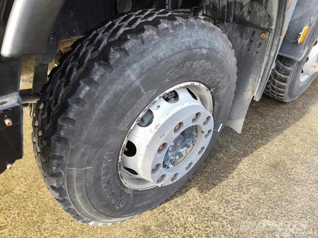 Iveco Trakker 500 8x4 kipper AD410T . Camion ribaltabili