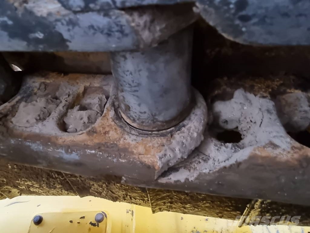 Komatsu D 61 PX-23 Buldooserid