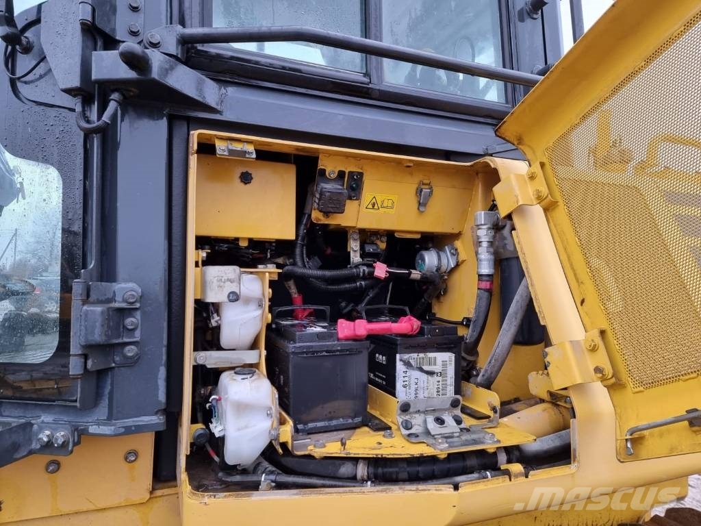 Komatsu D 61 PX-23 Buldooserid