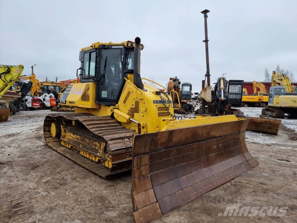 Komatsu D 61 PX-23 Buldooserid
