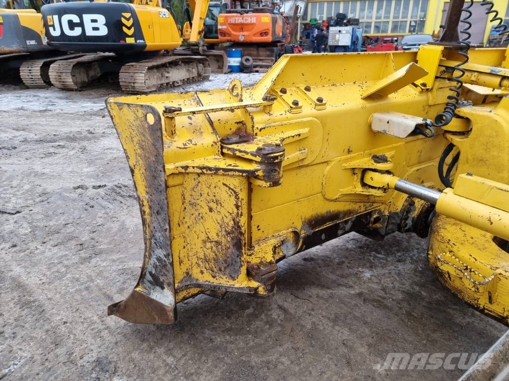 Komatsu D 61 PX-23 Buldooserid