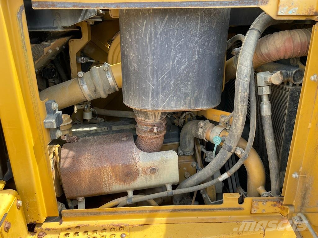 CAT D6T XL Bulldozer