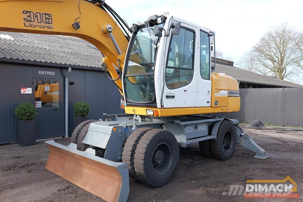 Liebherr A316 LITRONIC Mono boom - blade + outriggers - air Special excavators