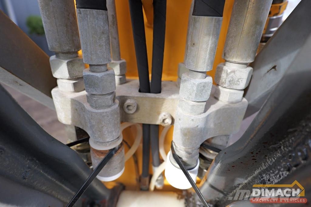 Liebherr A316 LITRONIC Mono boom - blade + outriggers - air Special excavators