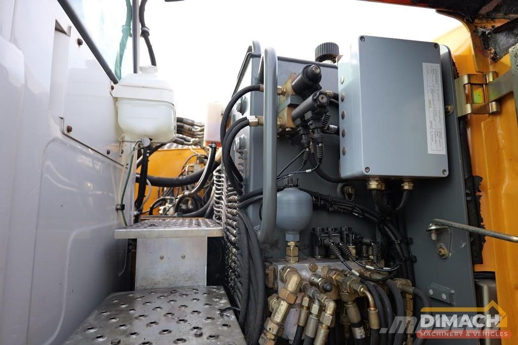 Liebherr A316 LITRONIC Mono boom - blade + outriggers - air Special excavators
