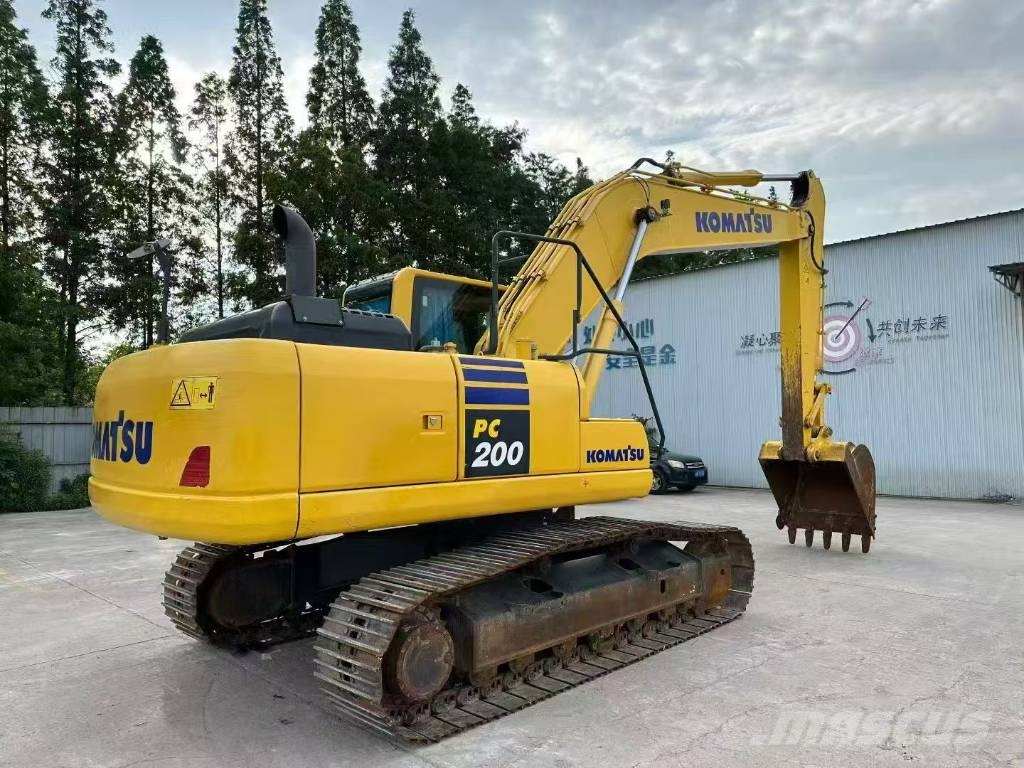 Komatsu PC200 Гусеничні екскаватори