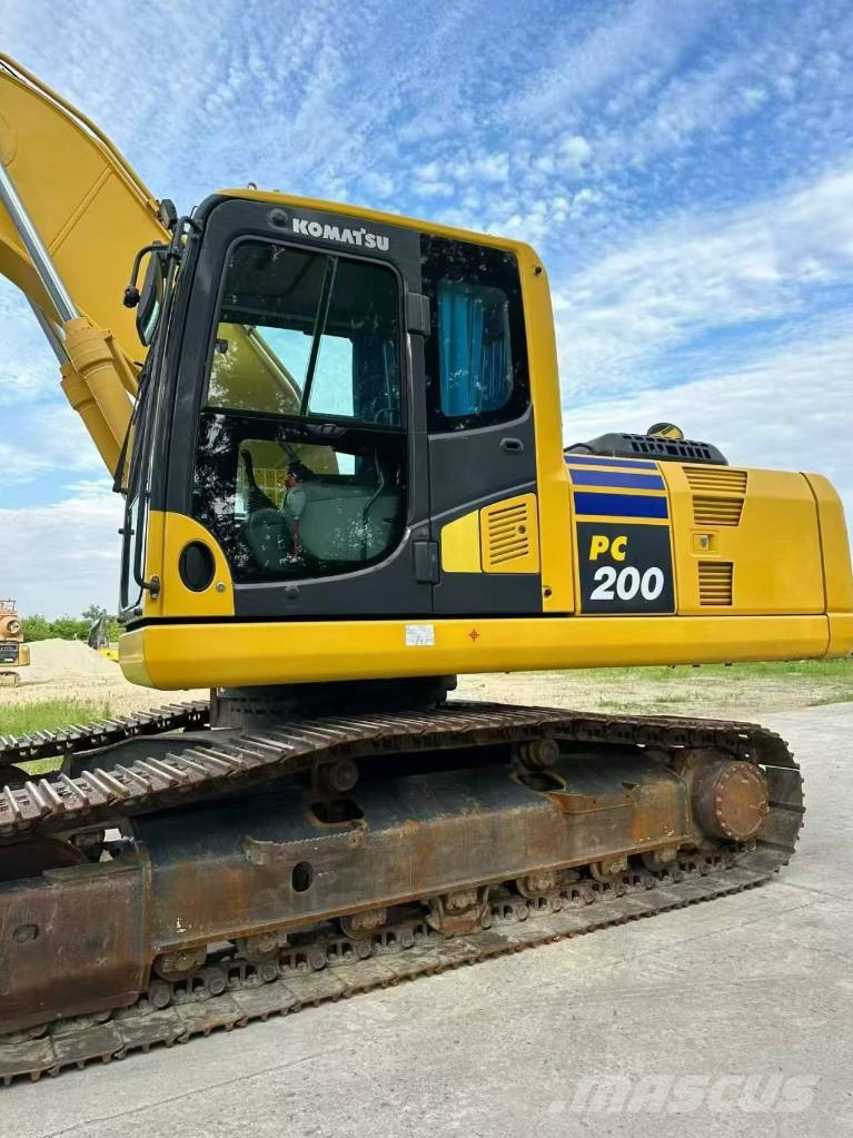 Komatsu PC200 Гусеничні екскаватори
