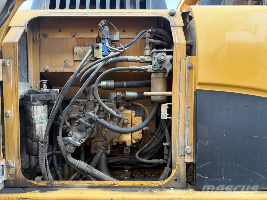 CAT 319D Pásová rýpadla