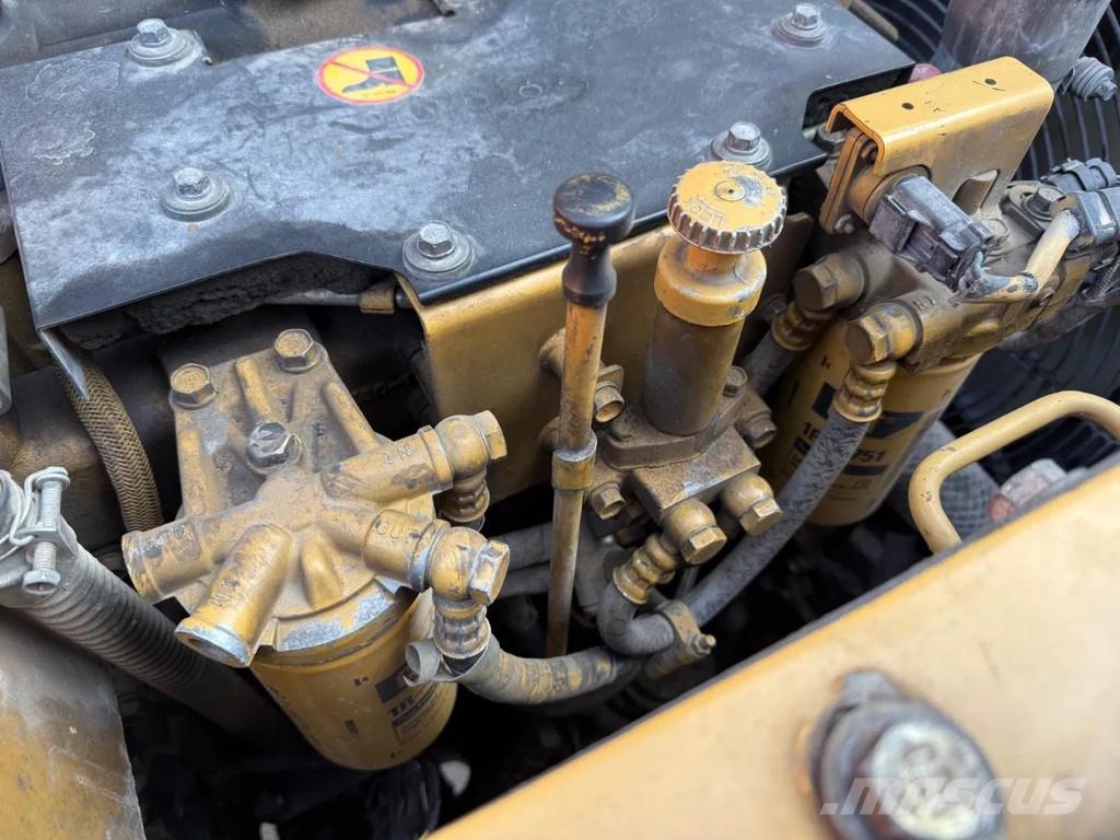 CAT 319D Pásová rýpadla