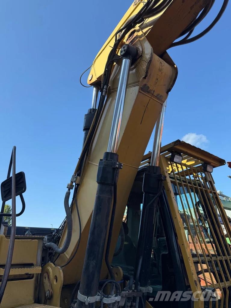 CAT 319D Pásová rýpadla