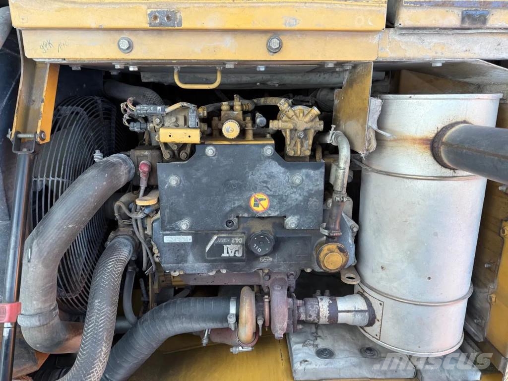 CAT 319D Pásová rýpadla