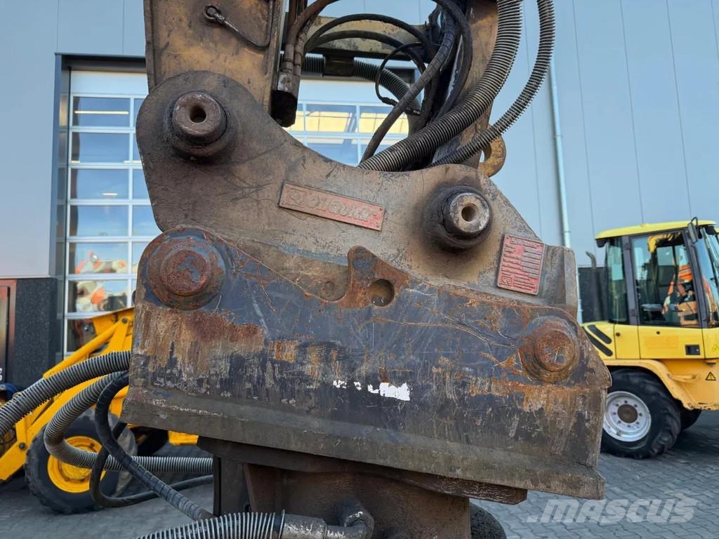 CAT 319D Pásová rýpadla