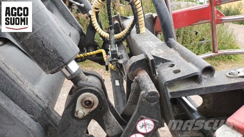 CLAAS 850 AXION HEXASHIFT Traktori