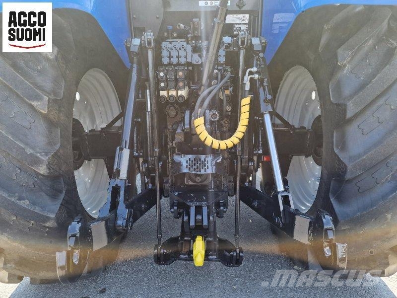 New Holland T7030 AUTOCOMMAND Traktorid