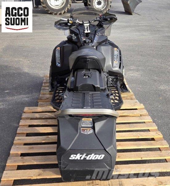 Ski-doo MOOTTORIKELKKA Mach Z 900 Снегоходы