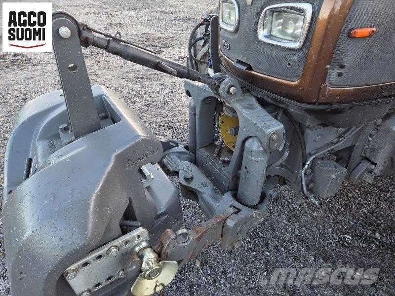 Valtra T213 VERSU 트랙터