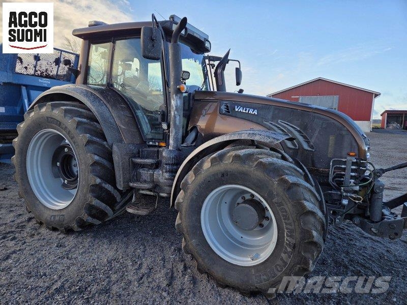 Valtra T213 VERSU 트랙터
