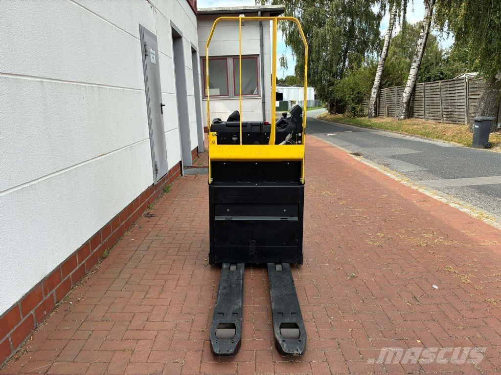 Hyster RP 2.0N Самохідні електроштабелери