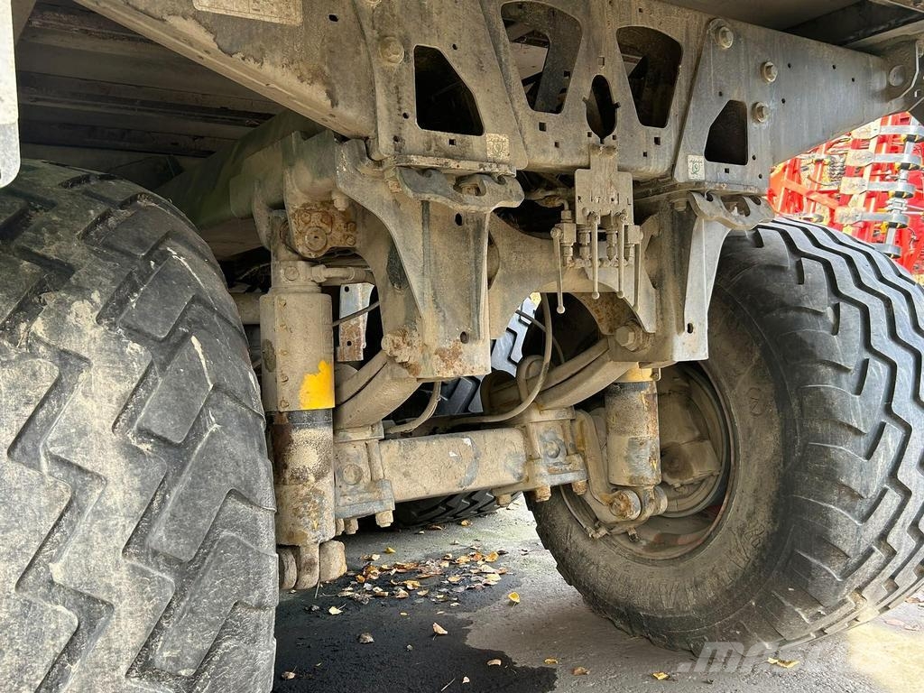 CLAAS CARGOS 9600 TRIDEM Savikrovės priekabos