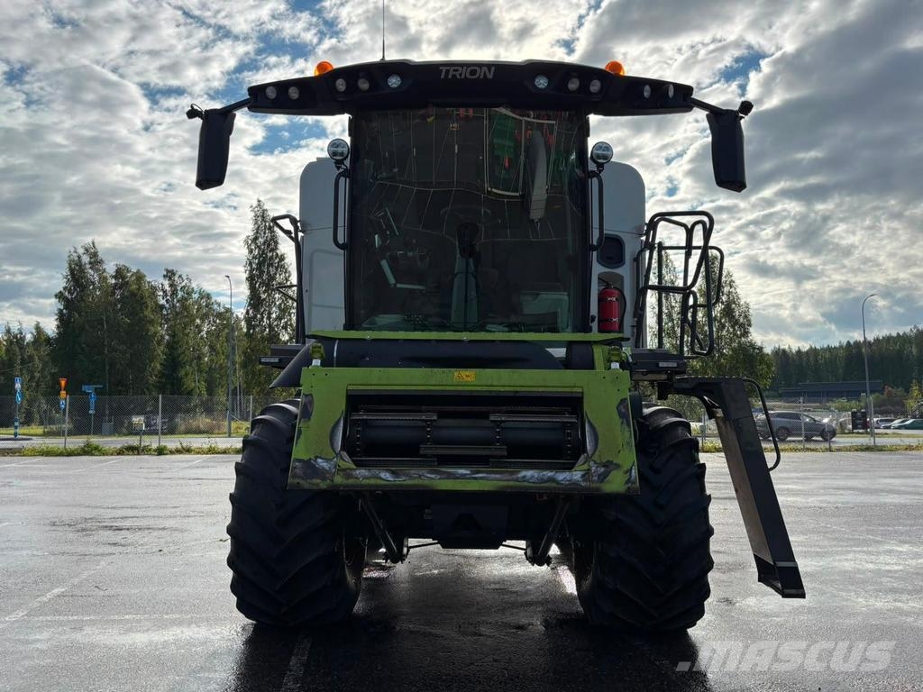 CLAAS TRION B 520 4WD Θεριζοαλωνιστικές μηχανές