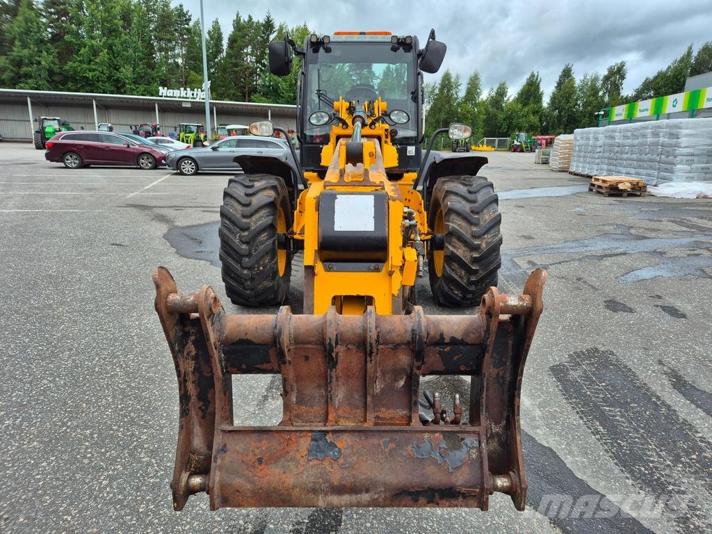 JCB TM320S مناولات متداخلة