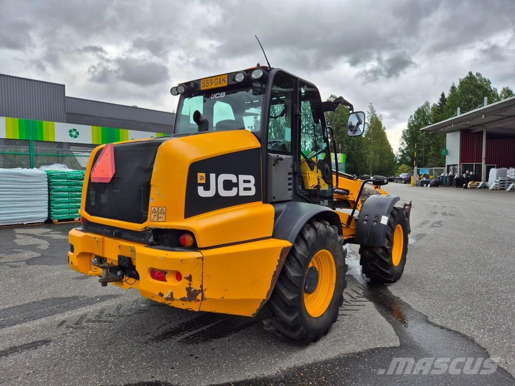 JCB TM320S مناولات متداخلة