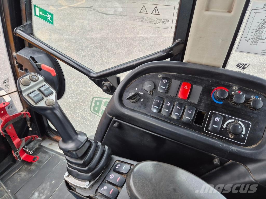 JCB TM320S مناولات متداخلة