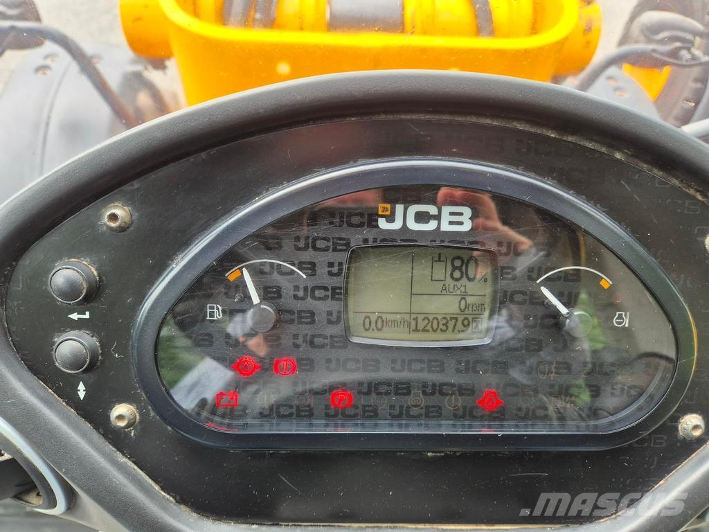 JCB TM320S مناولات متداخلة