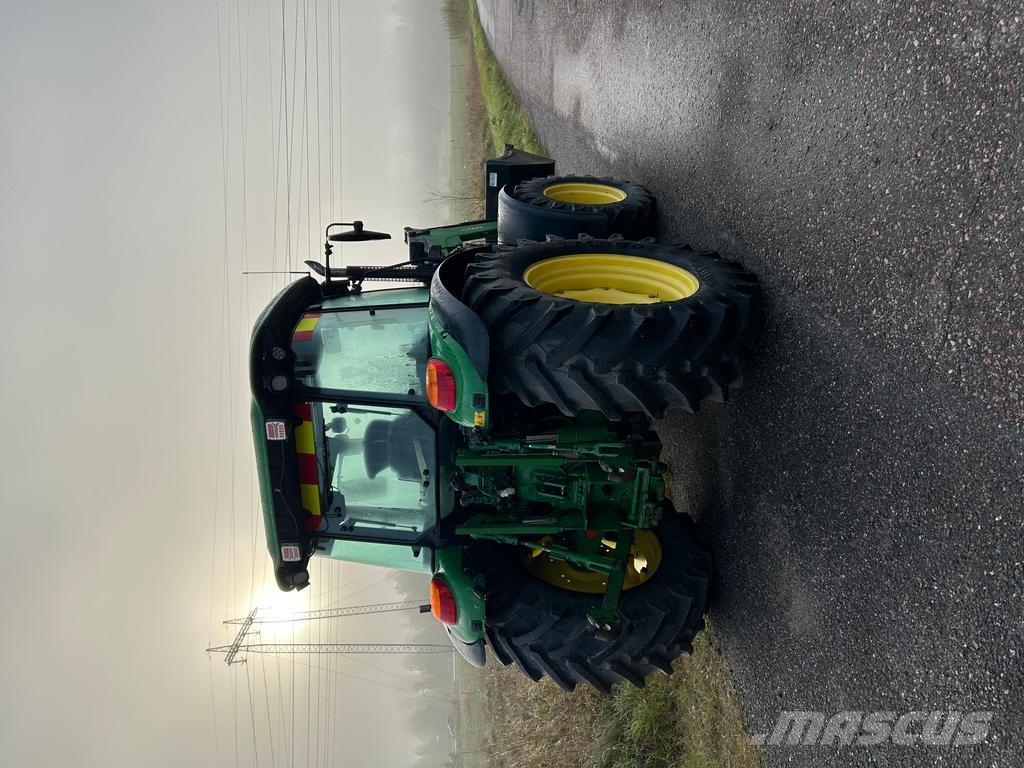 John Deere 5100R الجرارات