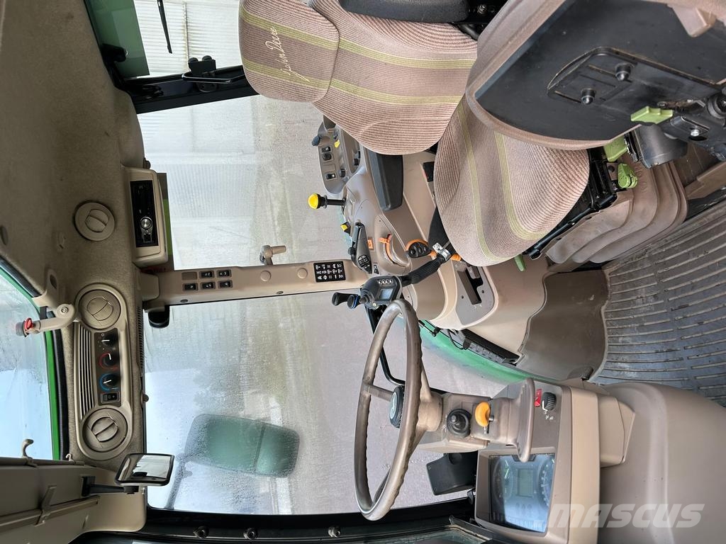 John Deere 5100R الجرارات