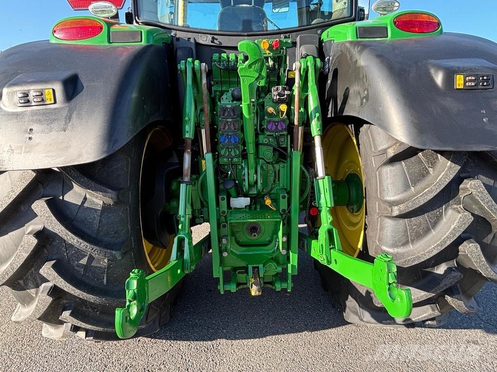John Deere 6155R Traktori