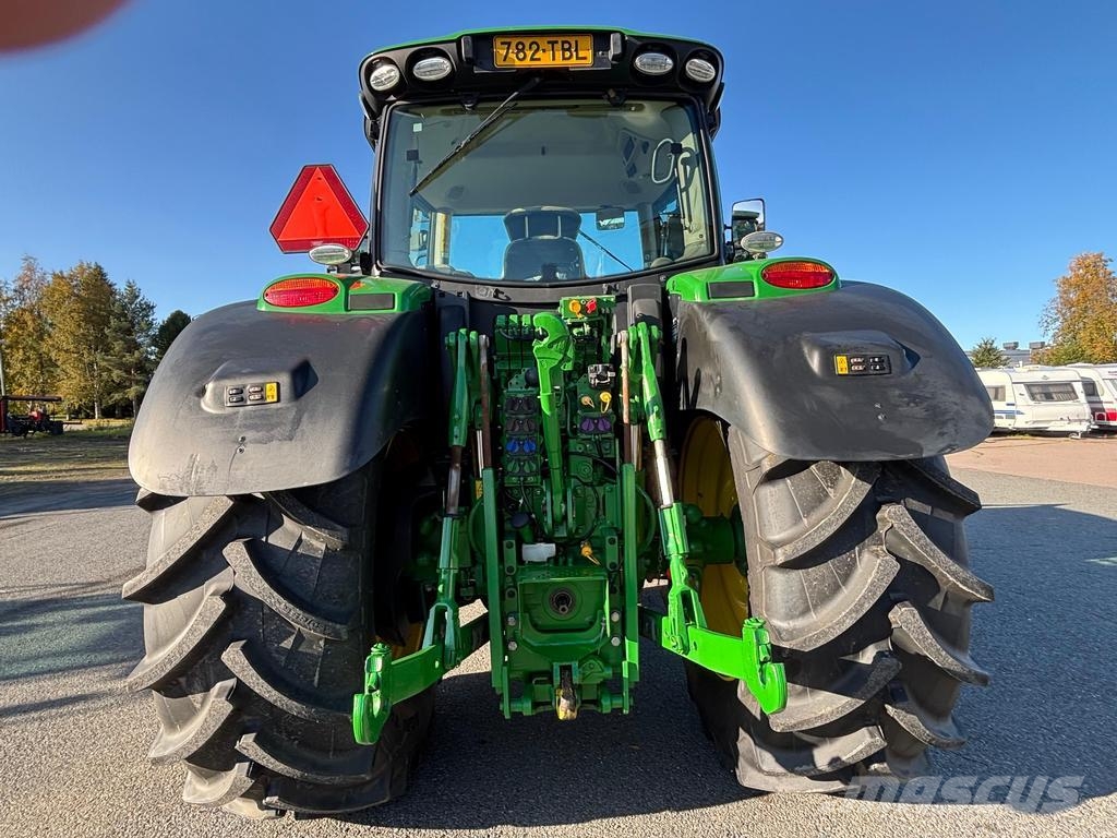 John Deere 6155R Traktori