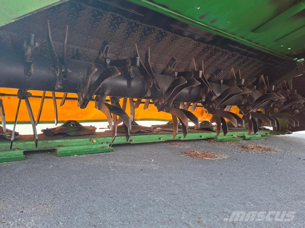Krone EASYCUT B 1050 CV NIIT.MU Formuojančios žoliapjovės
