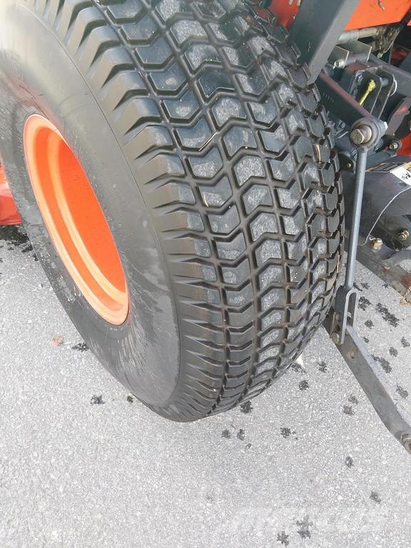 Kubota ST32 Трактори