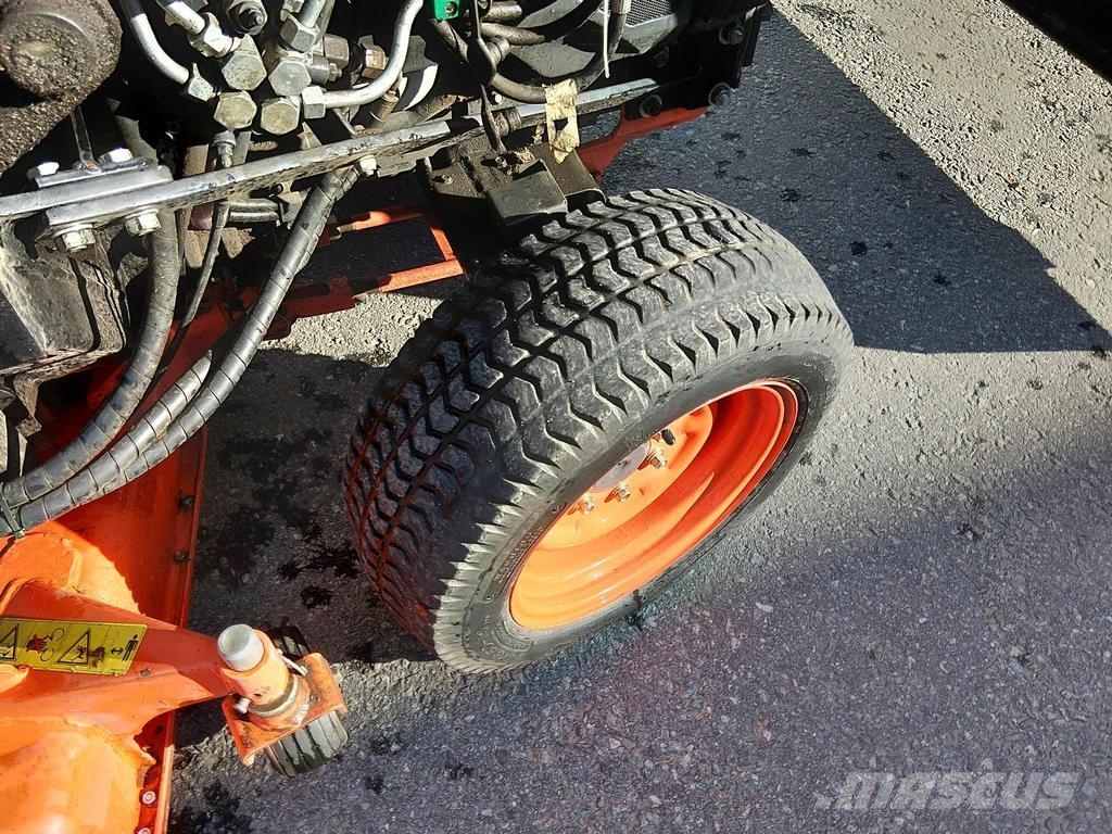 Kubota ST32 Трактори