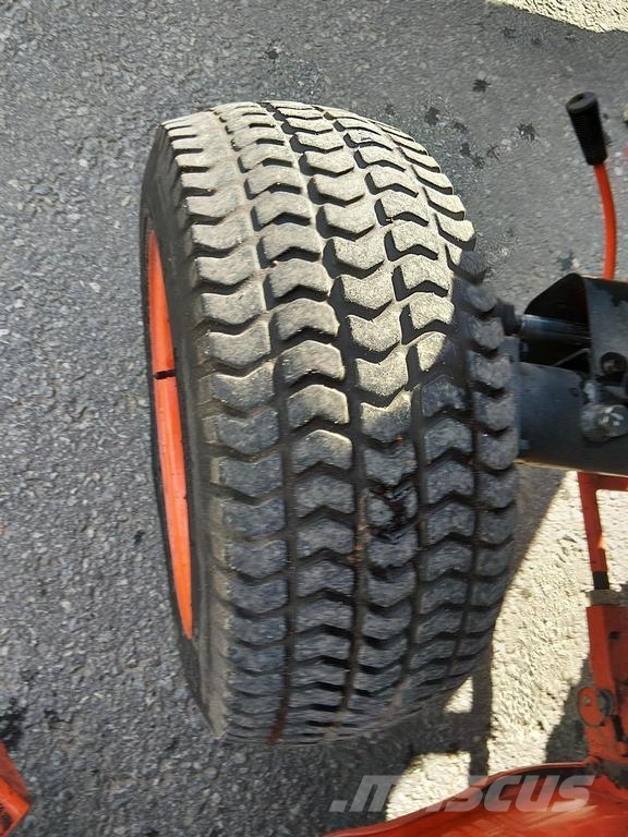 Kubota ST32 Трактори