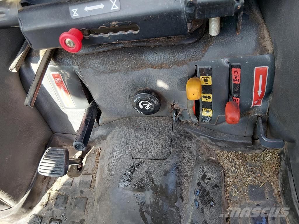Kubota ST32 Трактори