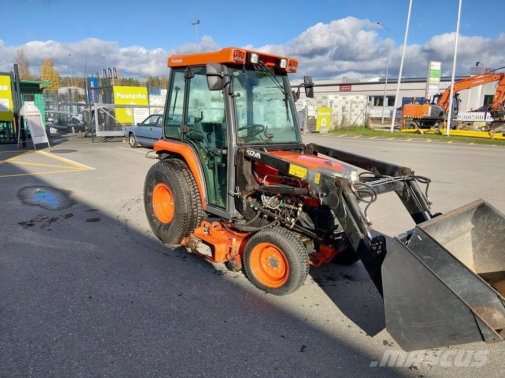 Kubota ST32 Трактори