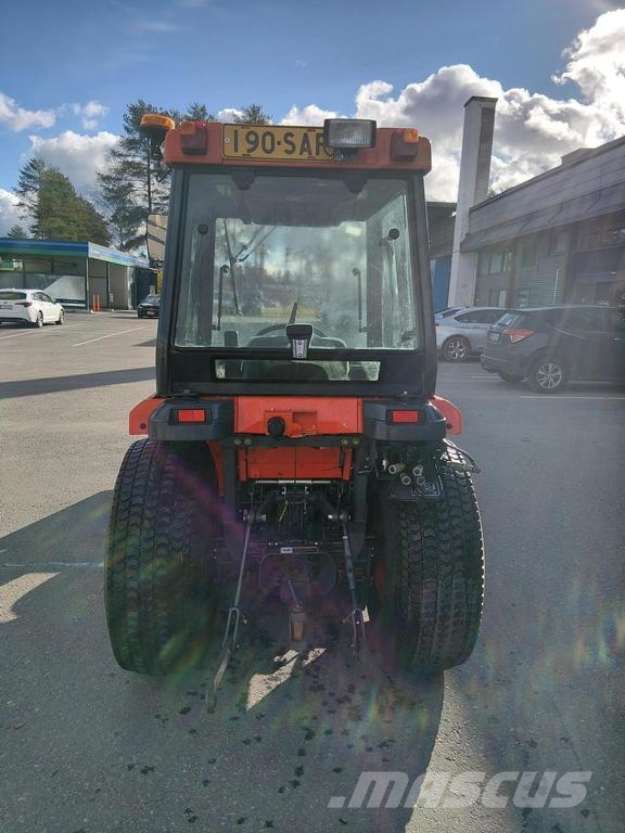 Kubota ST32 Трактори