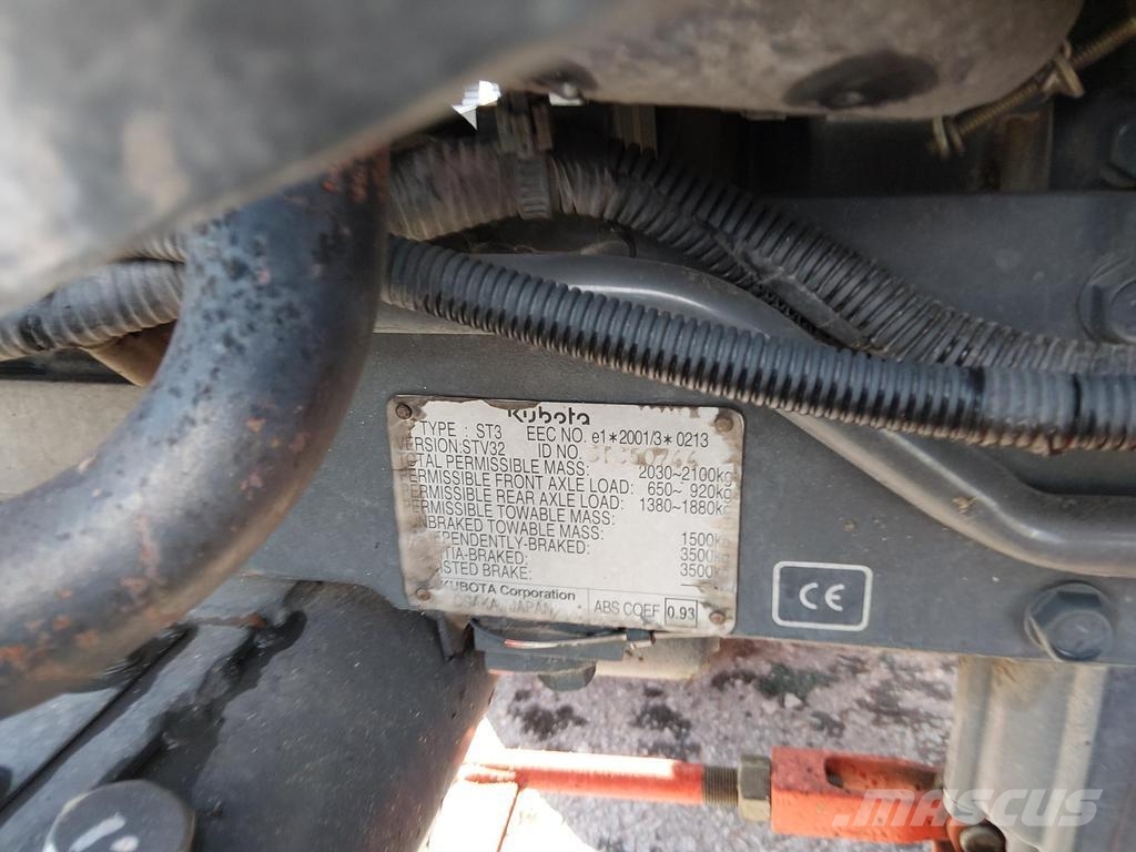 Kubota ST32 Трактори