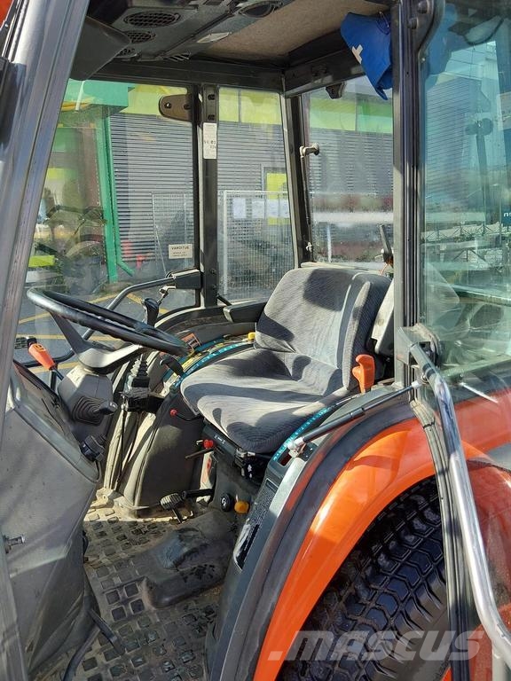 Kubota ST32 Трактори